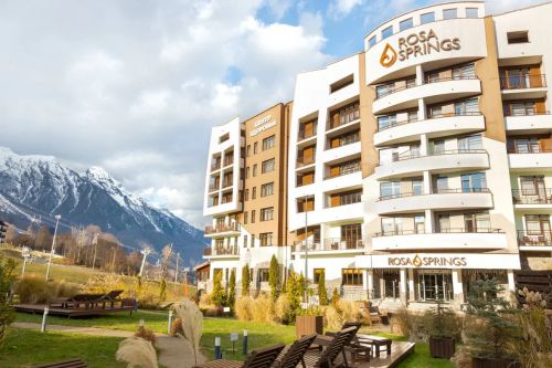 Privileges for the guest of the Arch on vacation in the mountains